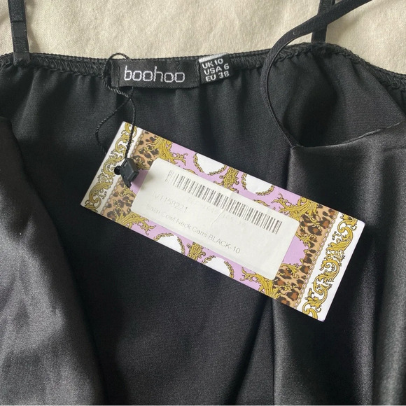NWT Boohoo Black Satin Cowl Neck Top - Picture 3 of 4